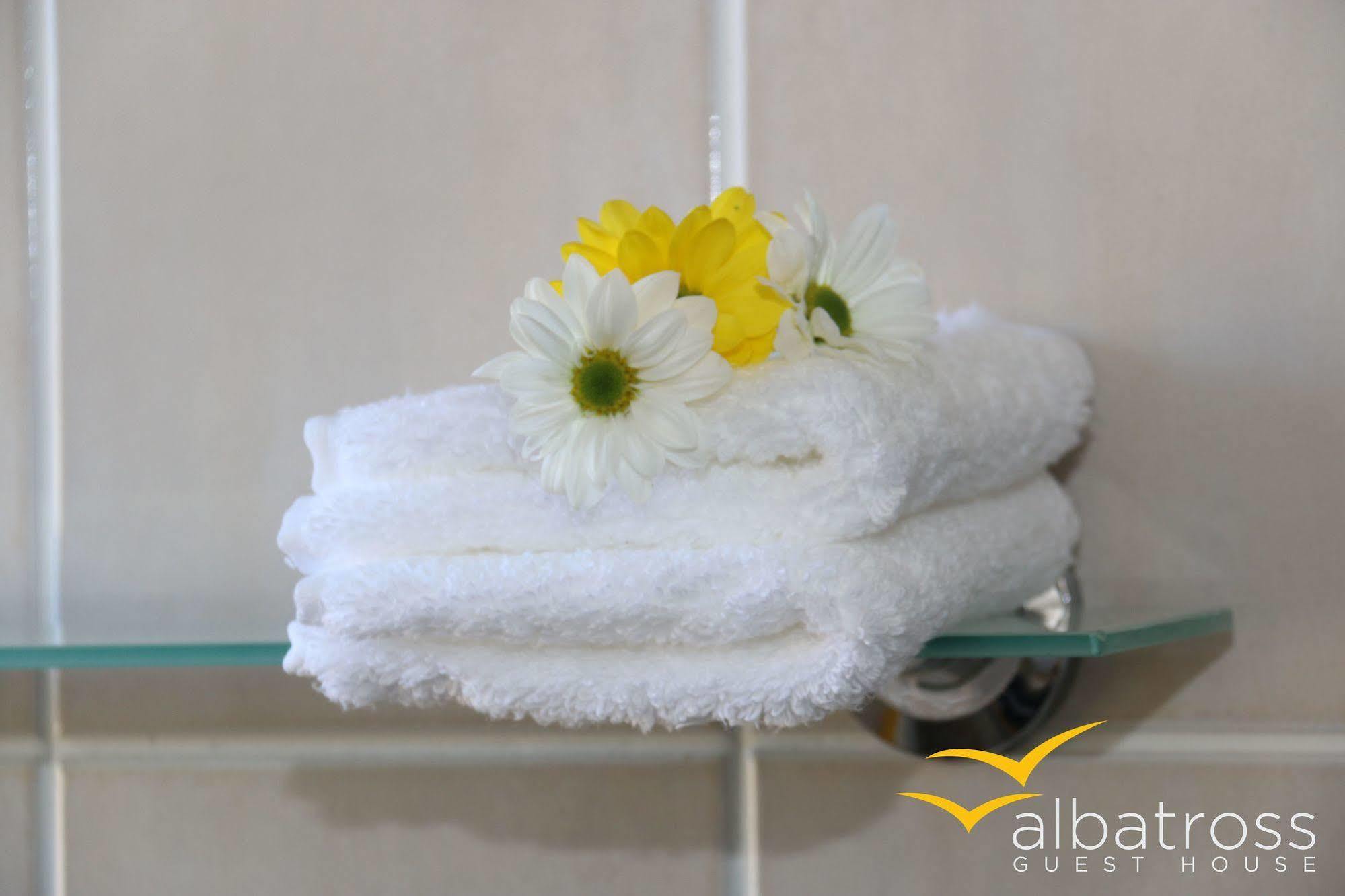 Albatross Guesthouse ลางเงอบาน ภายนอก รูปภาพ